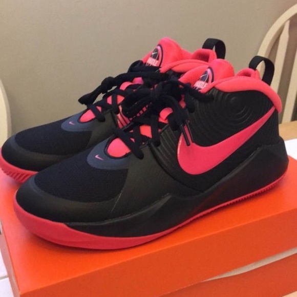 BRAND NEW youth girl nike Nike team hustle d9 pink shoes size US 4.5Y 5Y 5.5Y - Picture 4 of 5